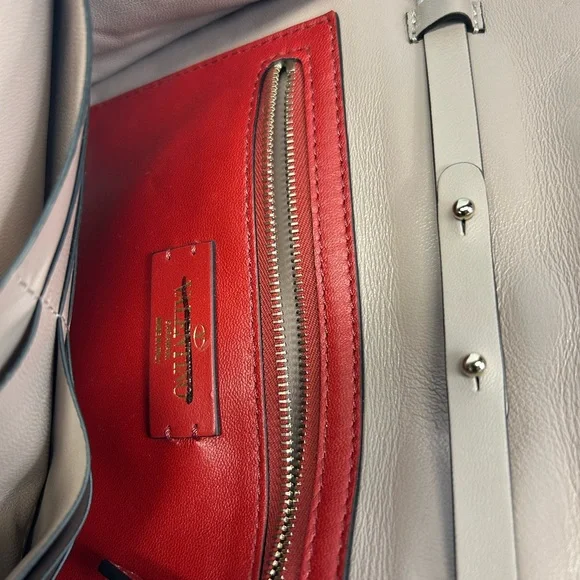 Valentino Garavani

Rockstud Spike Nappa Leather Crossbody Clutch Bag - Picture 11 of 14